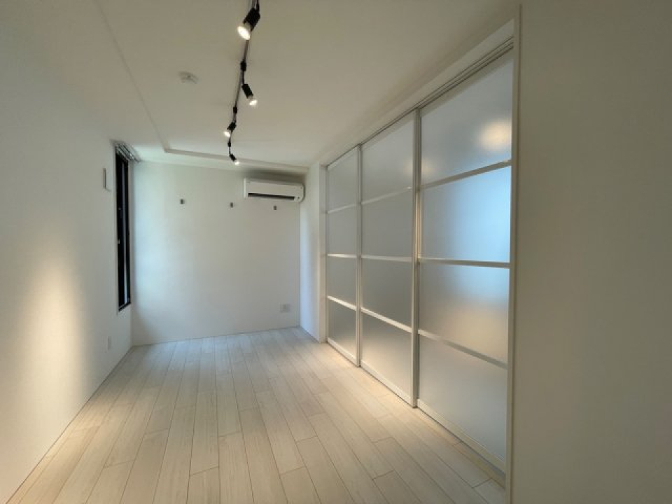 扉は半透明なので、閉め切っても圧迫感はありません。