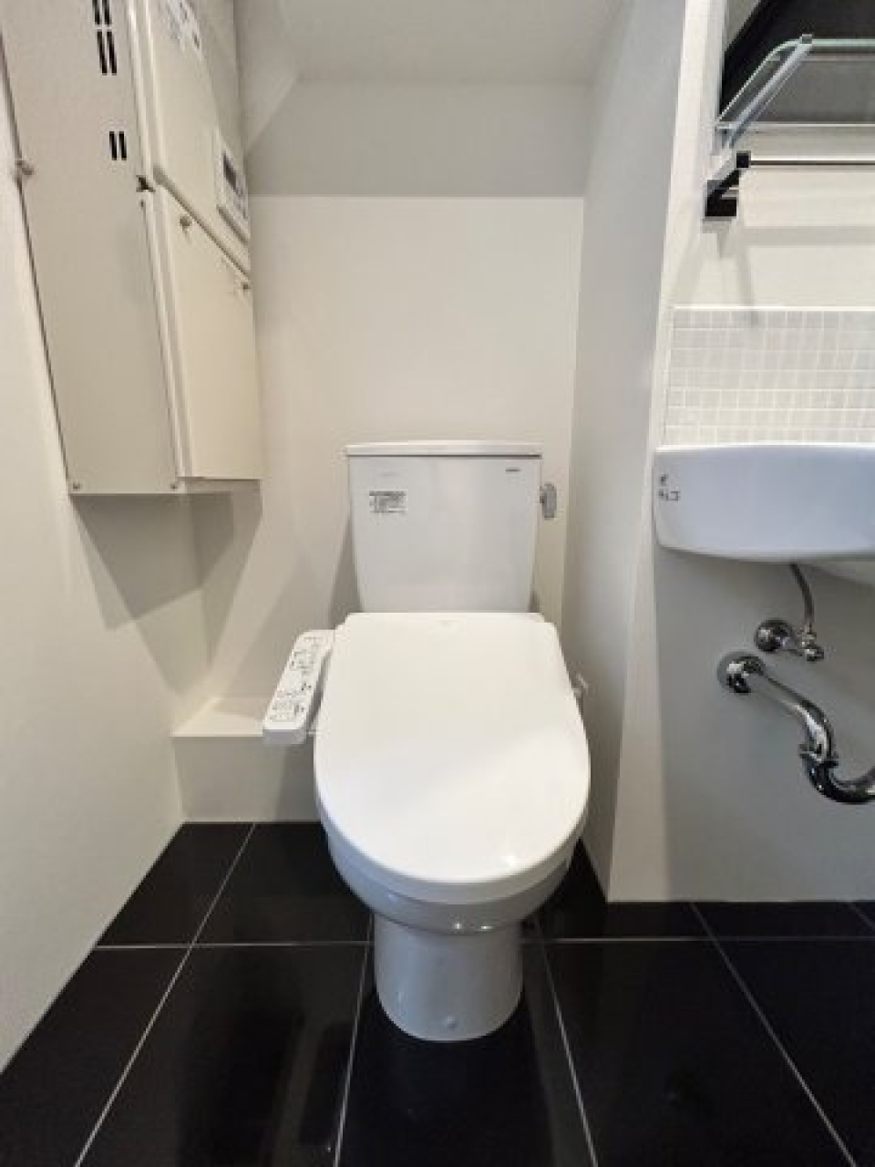 トイレは洗面脱衣所と同室です。