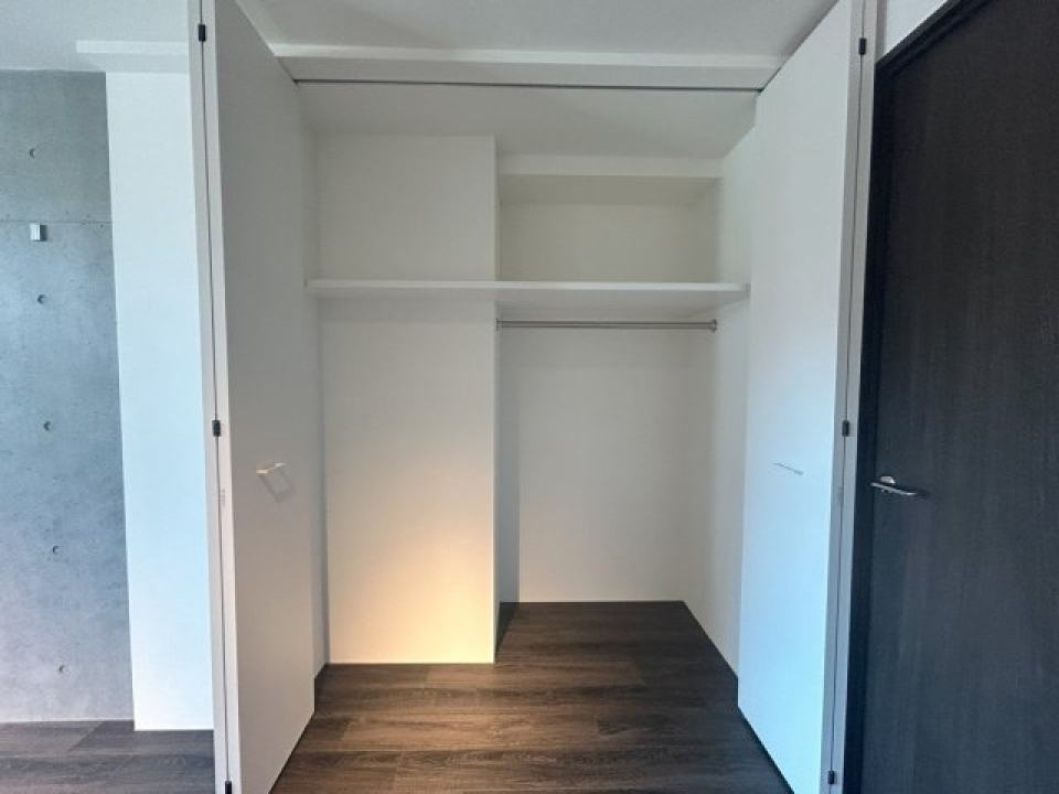 ワイドサイズで、一人分の荷物ならちょうど良さそうです。