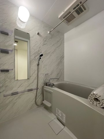 浴室乾燥機付きなので、雨の日の洗濯物も安心です。