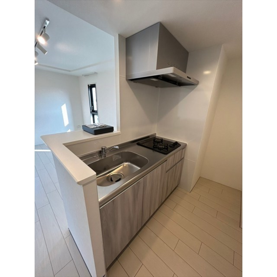 対面式のキッチンはしっかり広さがあるので、お料理しやすそう。