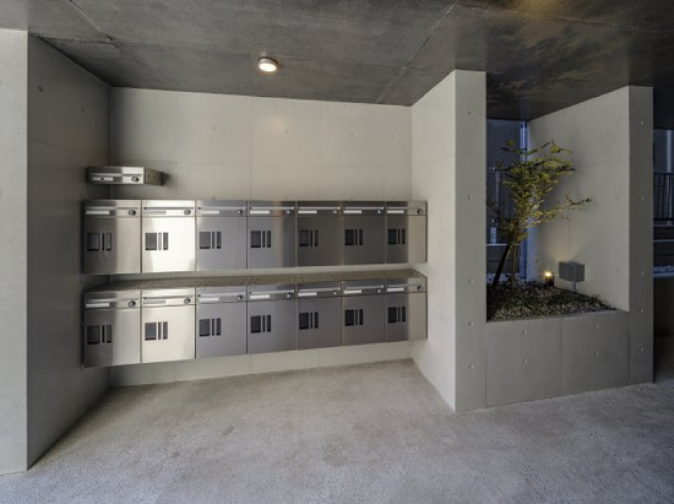 エントランスもデザイナーズらしい雰囲気があります