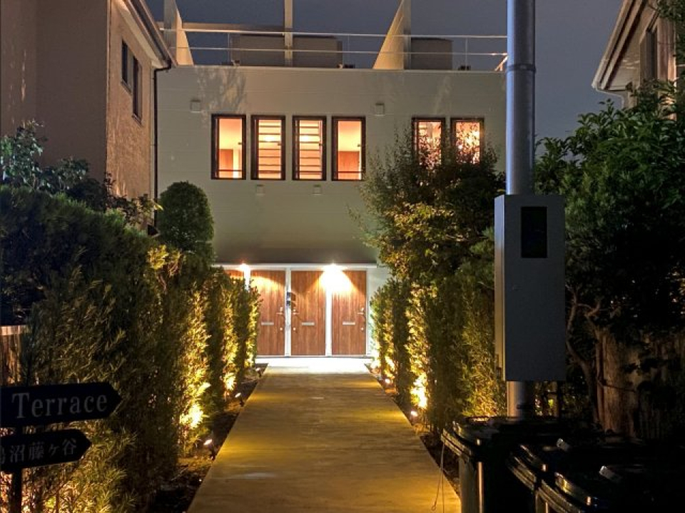 暖色ライトが出迎えてくれるエントランス。なんだかほっとします。