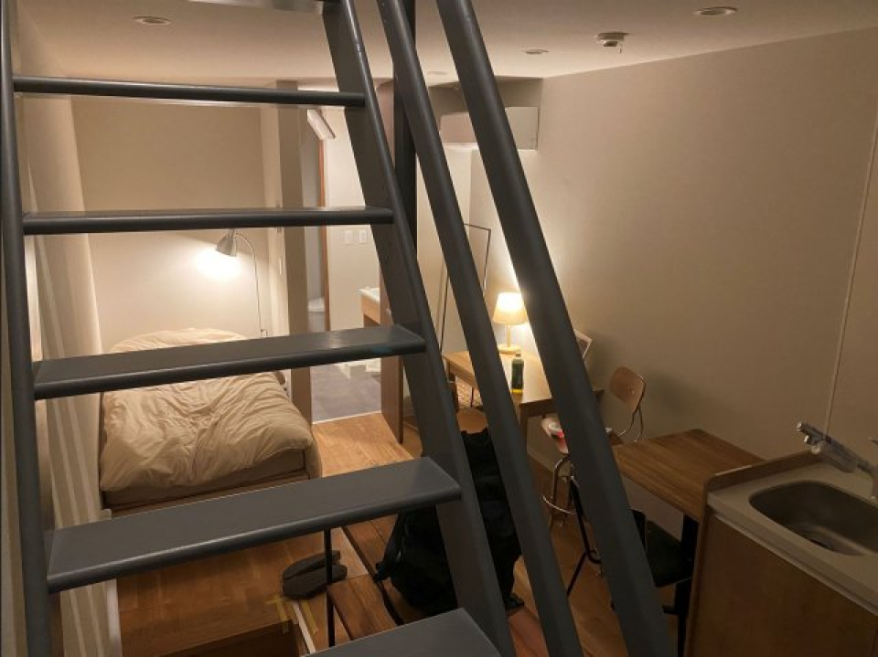 間接照明を散りばめると、ほっとできる空間になります。