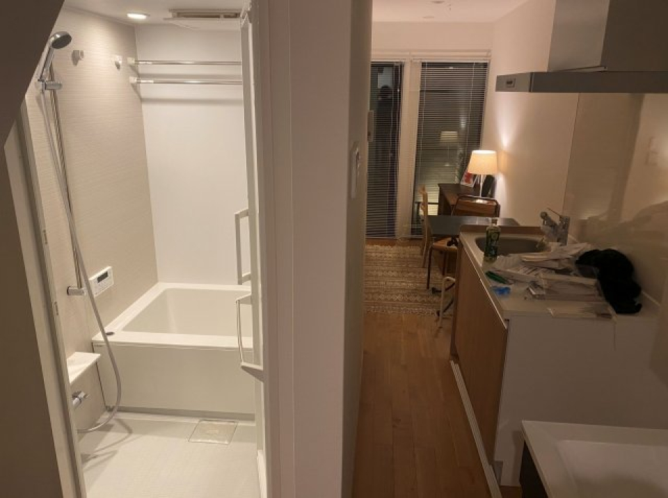 お風呂はホワイトでホテルライクな空間。