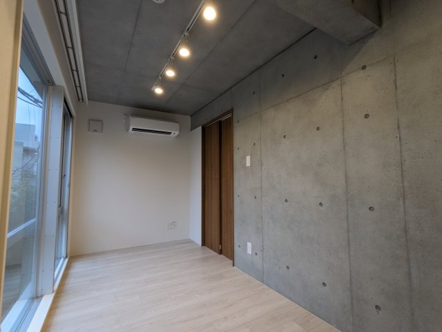 間接照明をたくさん置いて、居心地の良い場所にしたいな。