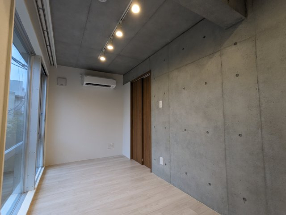 間接照明をたくさん置いて、居心地の良い場所にしたいな。