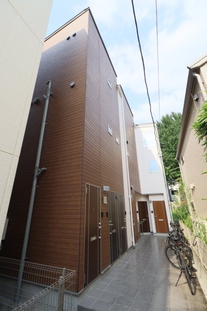 外観もウッディさを感じるデザイン。