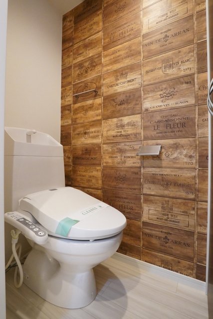 壁の木箱デザインが可愛い！