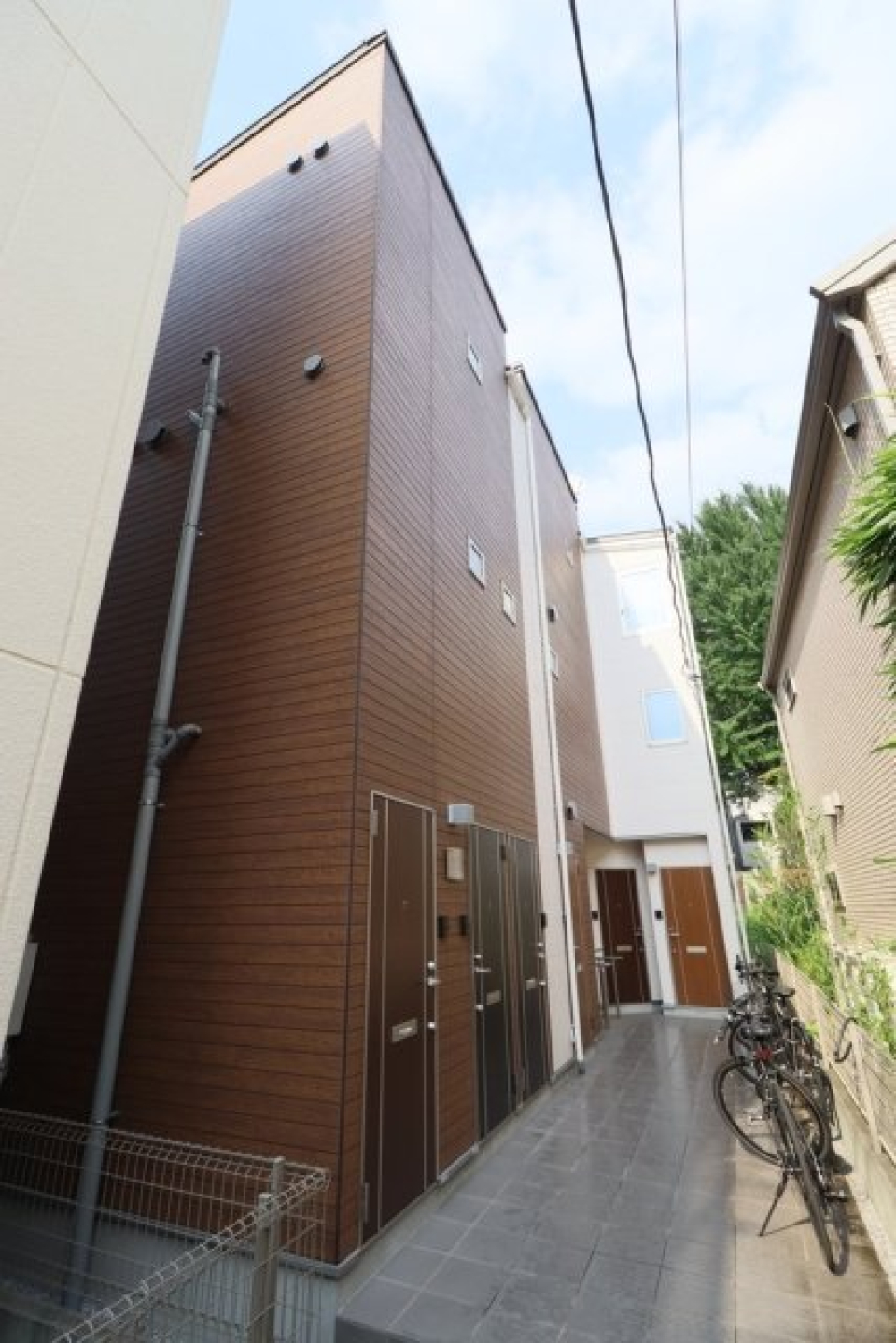 外観もウッディさを感じるデザイン。