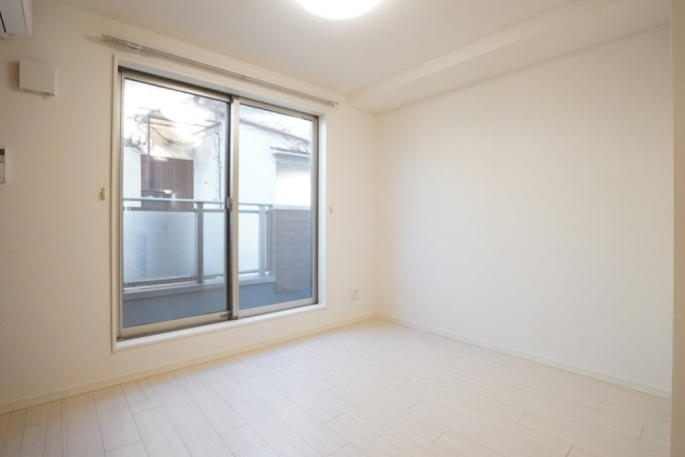 壁が二面あるので、大きな家具を配置しやすい◎