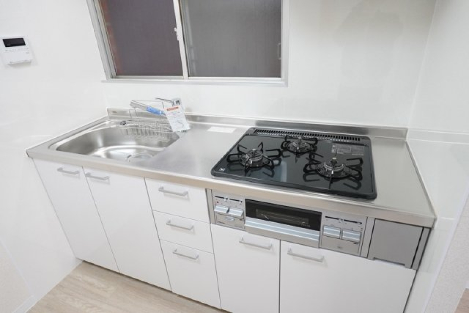 システムキッチン（3口ガスコンロ・グリル付）