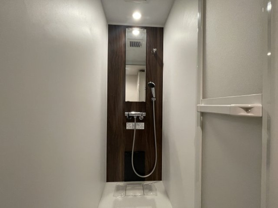 バスタブはなく、きれいなシャワールーム！