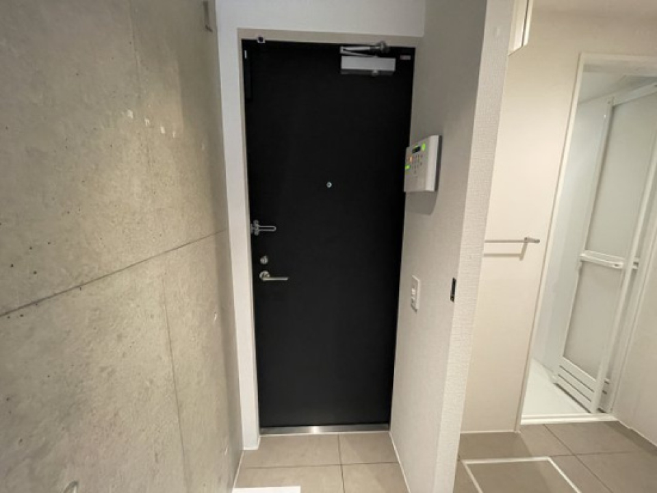 玄関にシューズボックスないので、靴は厳選しましょう。