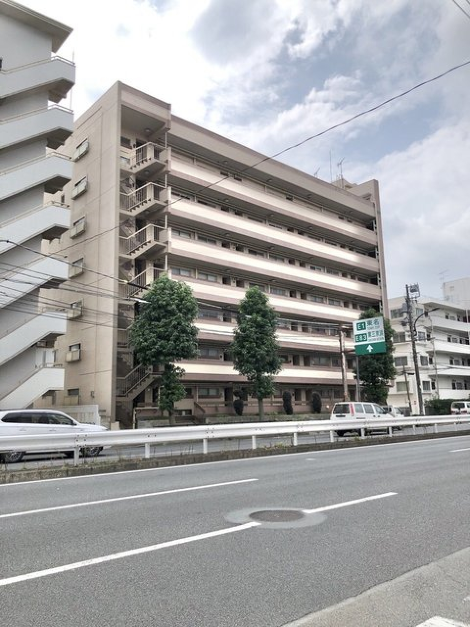 外観はシンプルなつくりで、どっしりとしています。