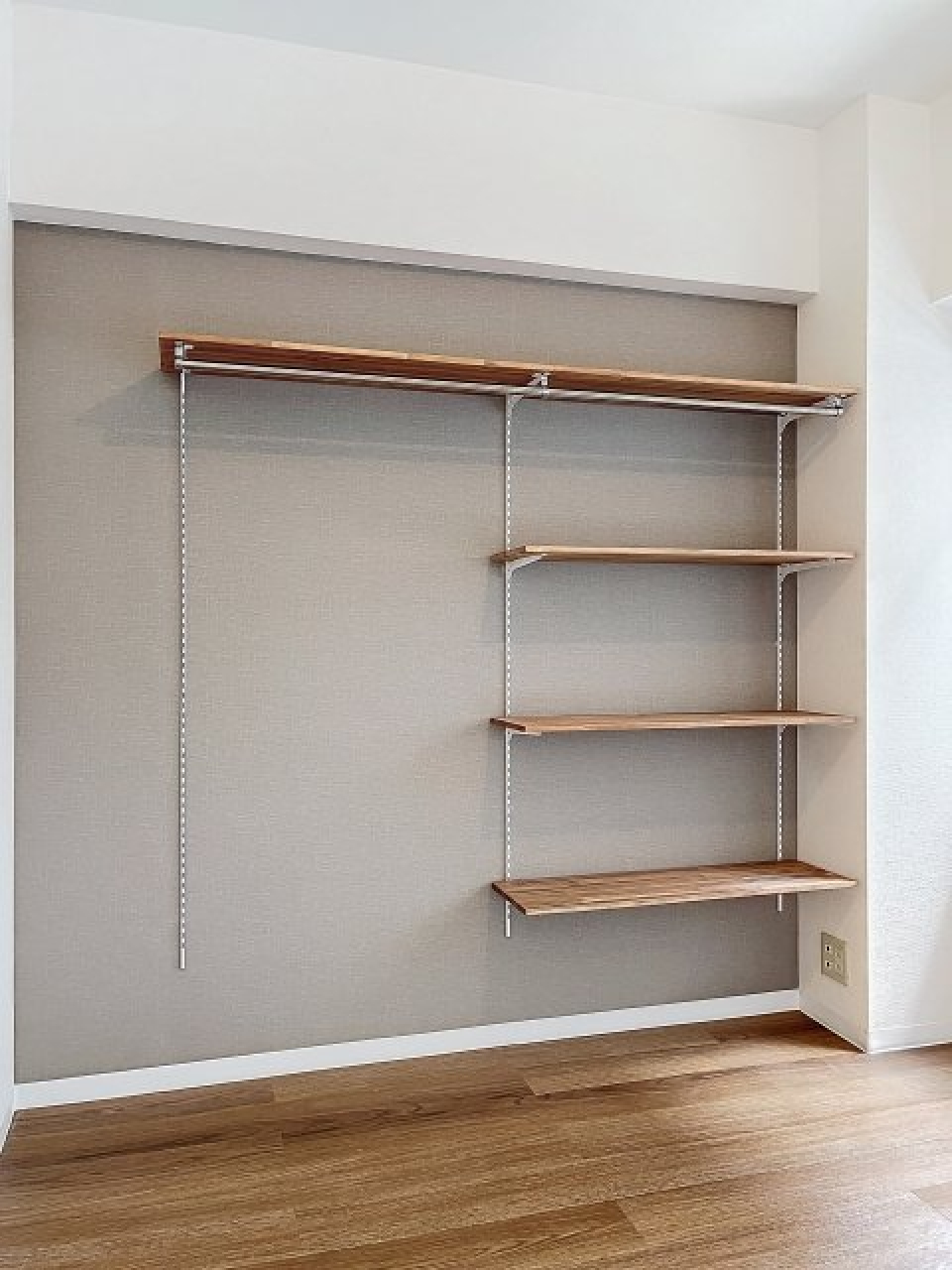 お洋服屋さんのように服を畳んで並べるのも素敵…！