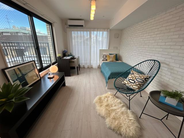 明るい光がお部屋中に広がります。※写真は同タイプ住戸です。