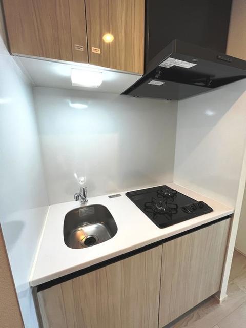 扉の向こうにキッチンがあります。※写真は同タイプ住戸です。