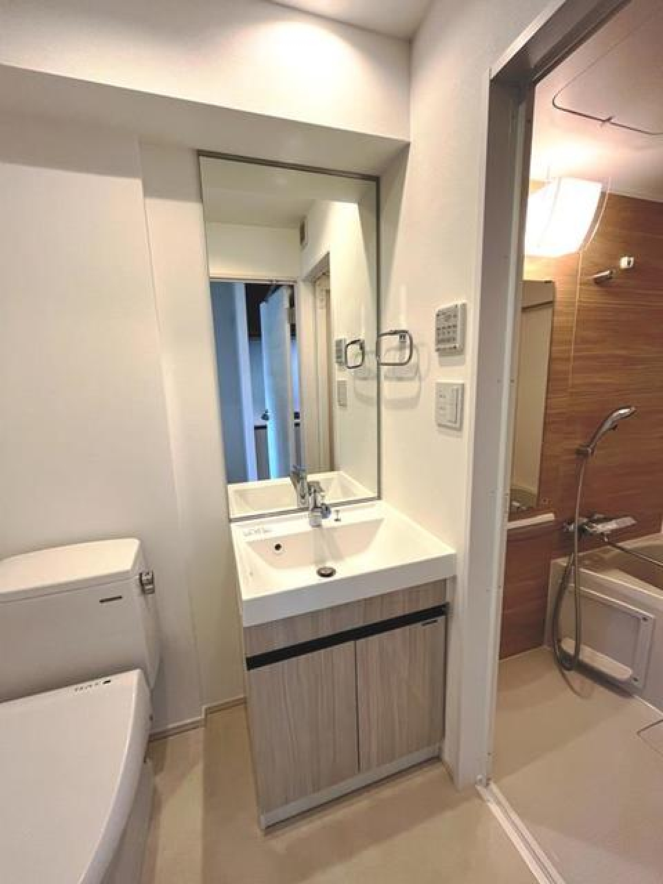 脱衣所とトイレは同室です。※写真は同タイプ住戸です。