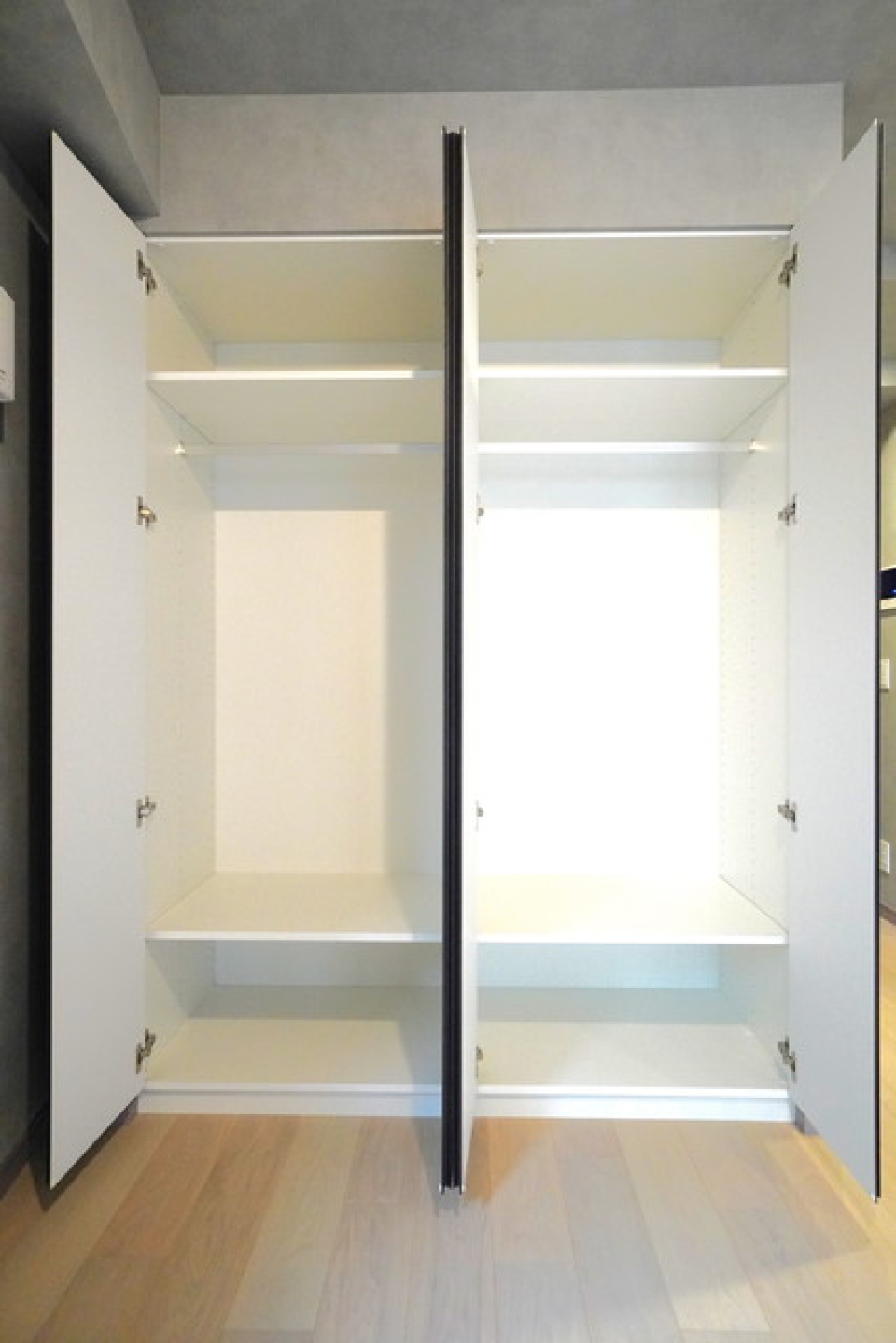 クローゼットは2つあるワイドタイプ◎※写真は同タイプ住戸です。