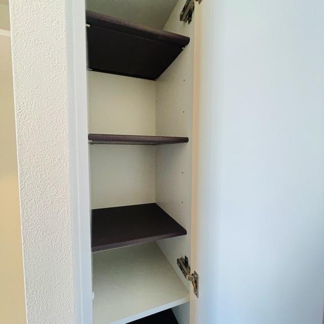 玄関のシューズボックスは高さがあるタイプです。