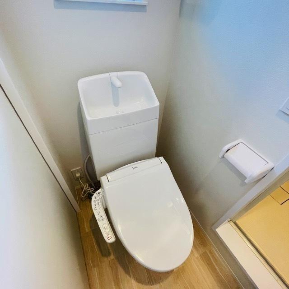 トイレは脱衣所にあるので、ちょっとコンパクトです。