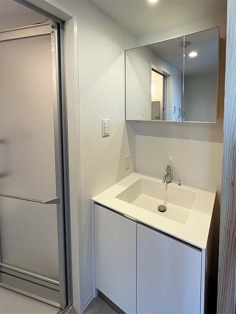 洗面台もスタイリッシュ&hellip;！※写真は同タイプ住戸です。