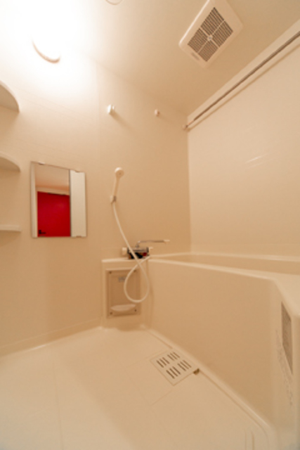 お風呂も申し分ない設備です。※写真は同タイプ住戸です。