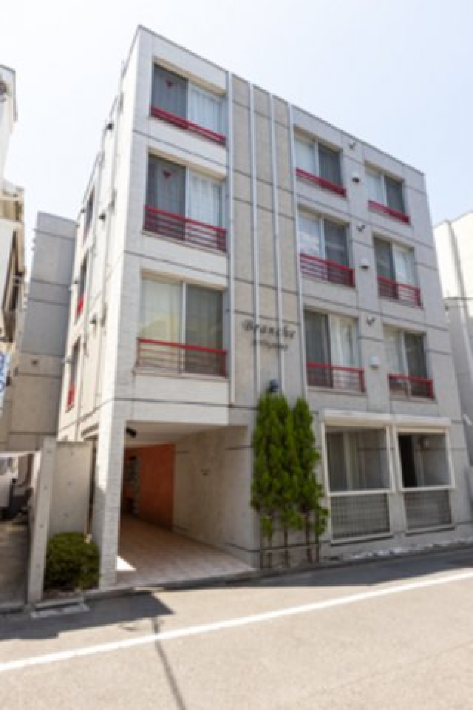 外観はパッと見控えめカラーですが、よく見ると…？