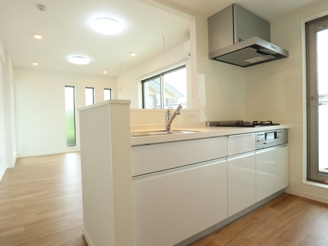 3口コンロの広々キッチン※別号室の参考写真です