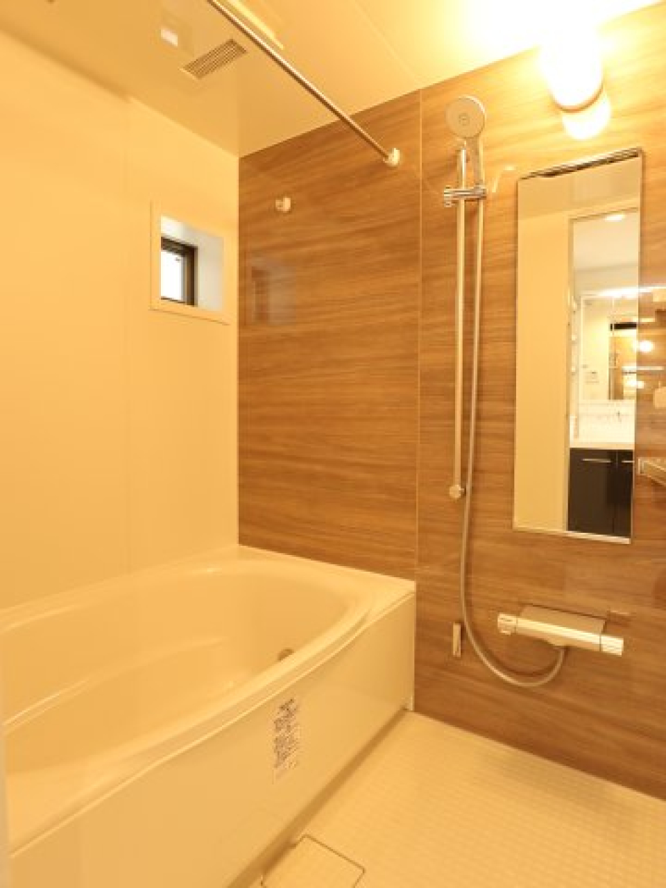 エコアクアシャワーを搭載！浴室乾燥つき※別号室の参考写真です