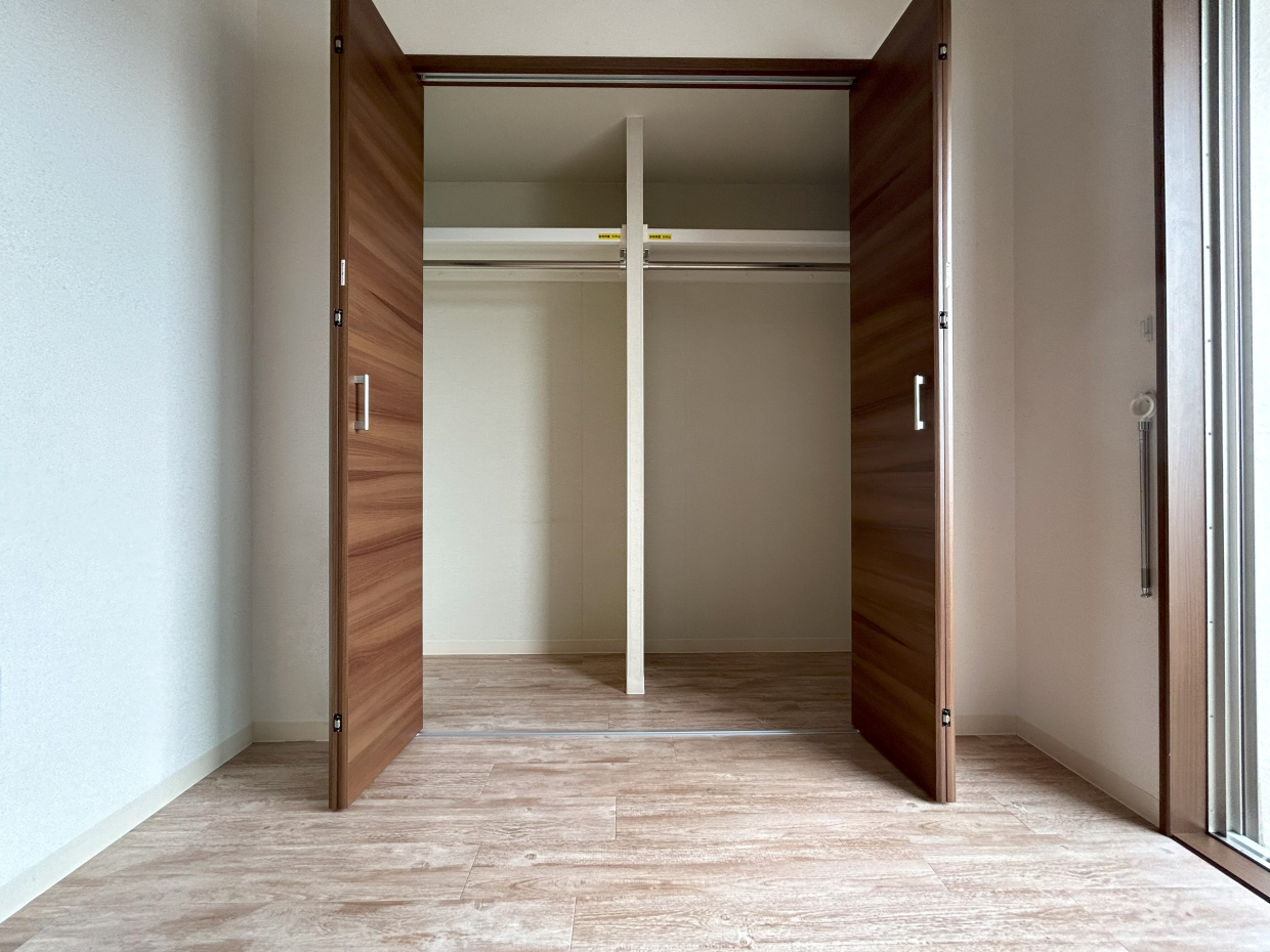 リビングには110㎝&times;2のクローゼット