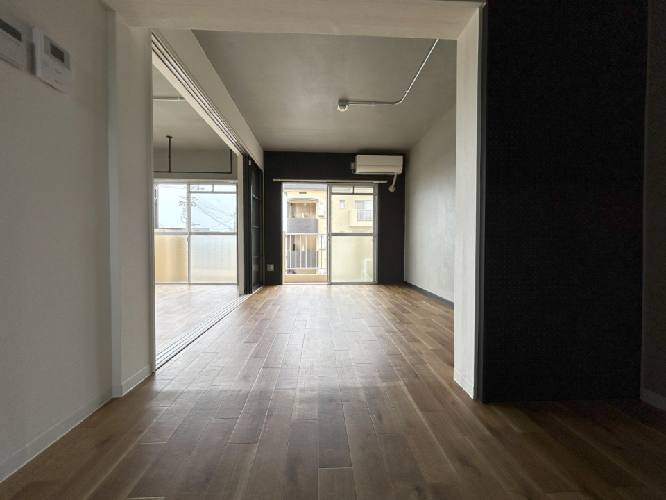 ダイニングにも太陽光入ります。