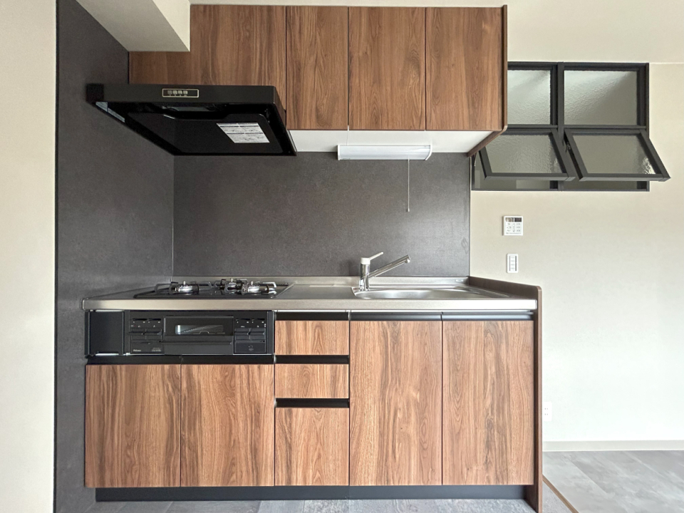 ウッディーで、シックなシステムキッチン。