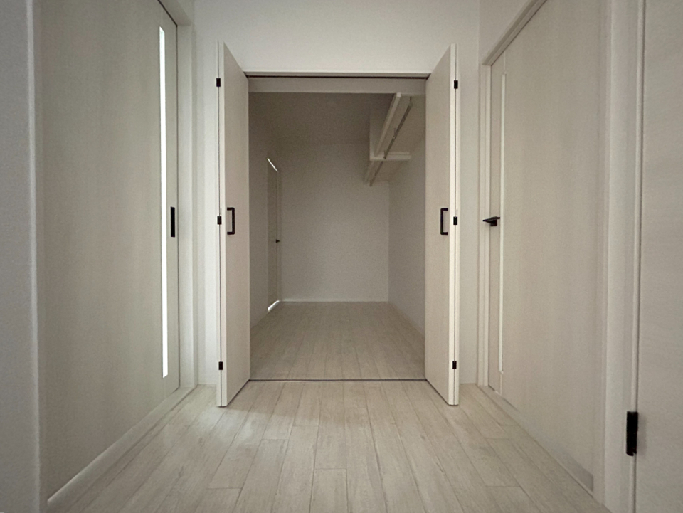 玄関入ると正面にWIC。