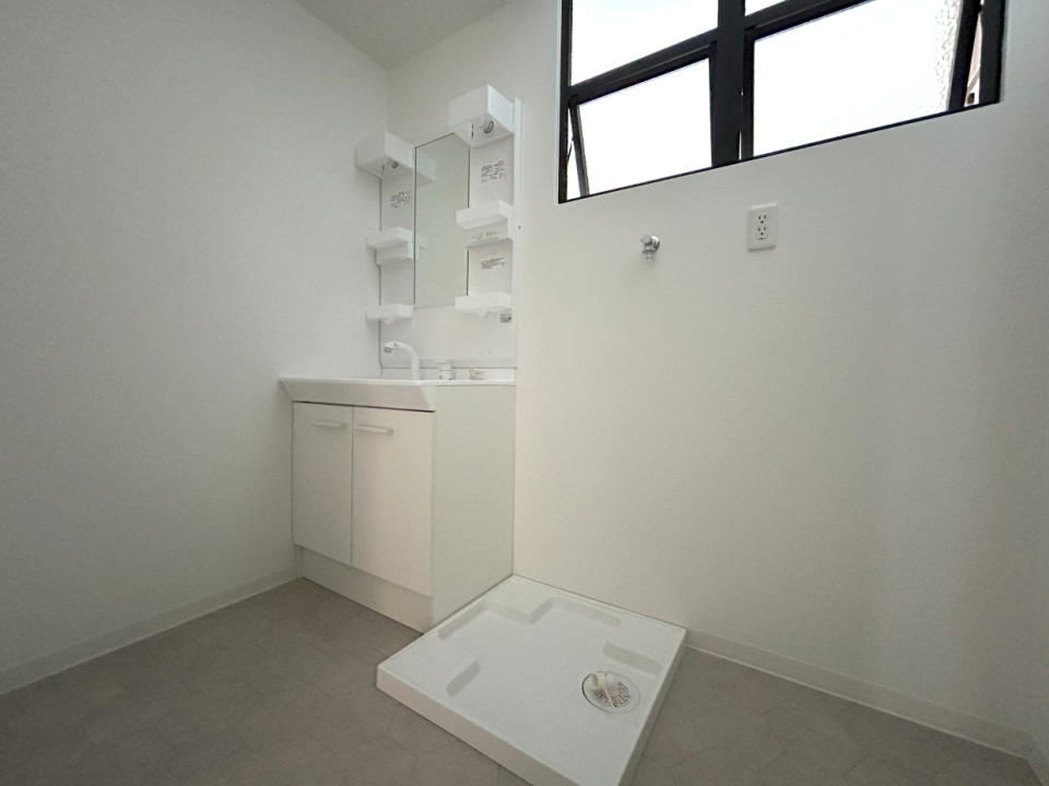 光りと風を取り入れるオシャレ窓。