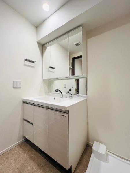 洗面台もワイドで使い勝手が良さそう！