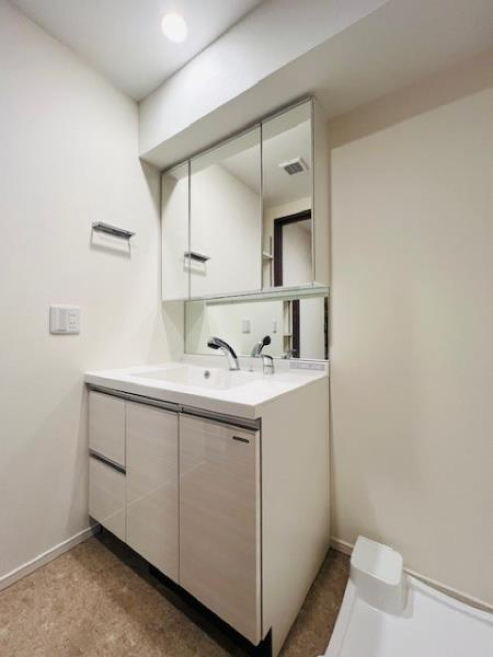 洗面台もワイドで使い勝手が良さそう！