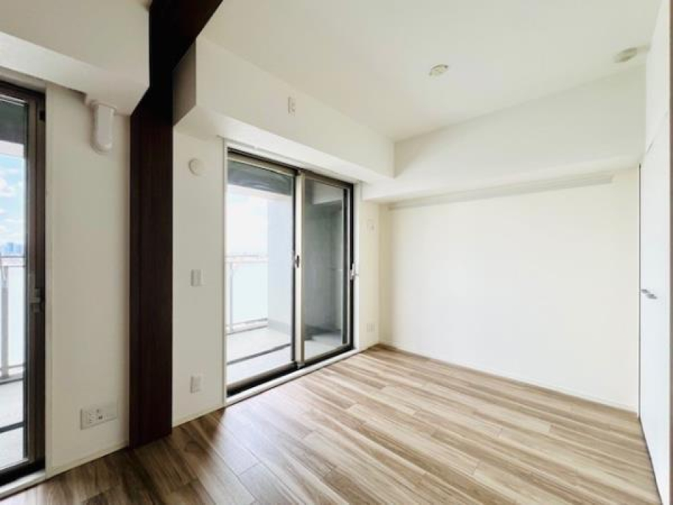 お隣の洋室は、扉を開け放せば開放的に使えます。