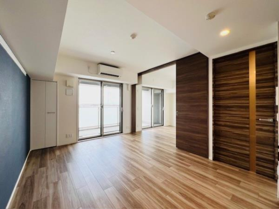 キッチン側からお部屋をぐるっと見渡せます。