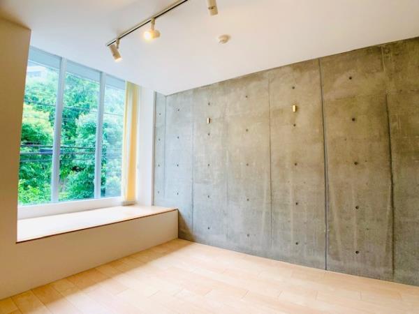 窓の外のグリーンとの相性が良すぎる。