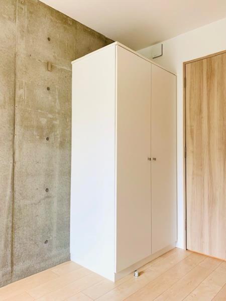 収納はこちらに。横にラックを足しても良いですね。