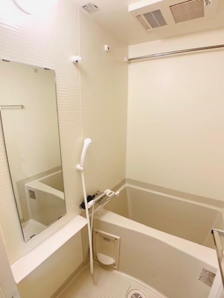 お風呂は浴室乾燥機付きなので、洗濯物はこちらで。