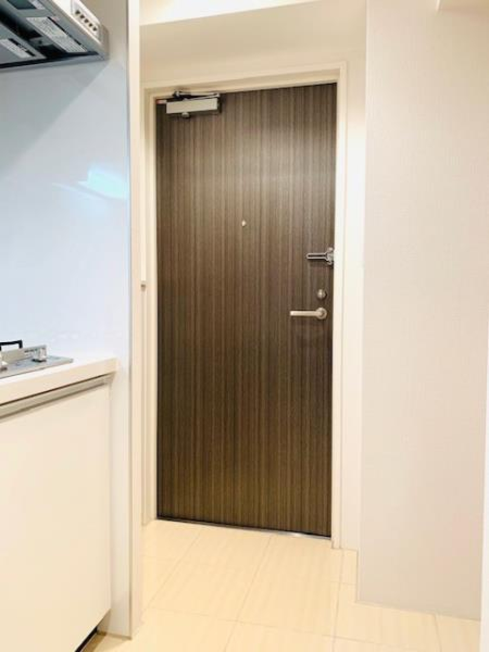 キッチンのすぐお隣が玄関です。