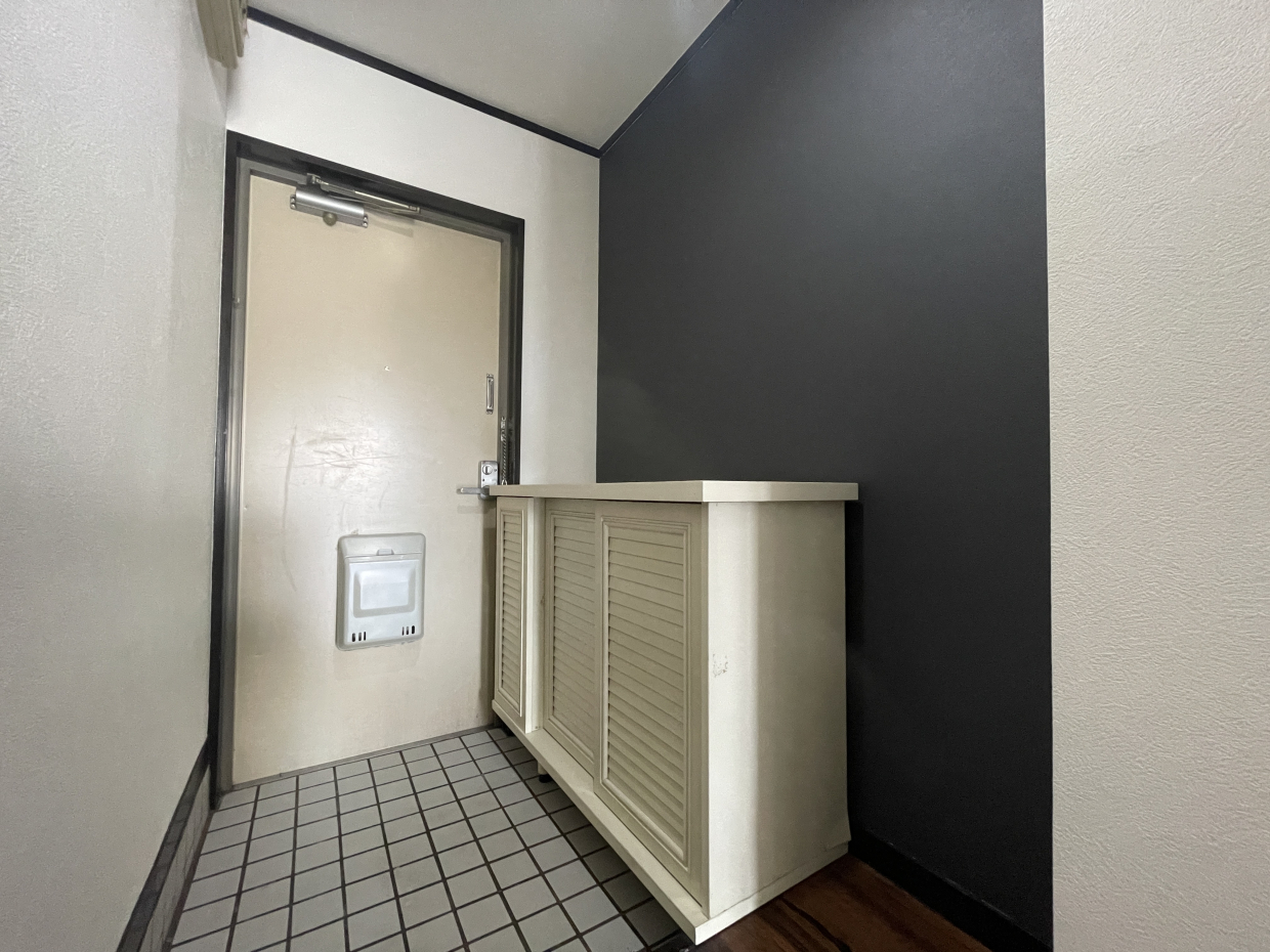 玄関もアクセントクロスでばっちり引きしまってます。