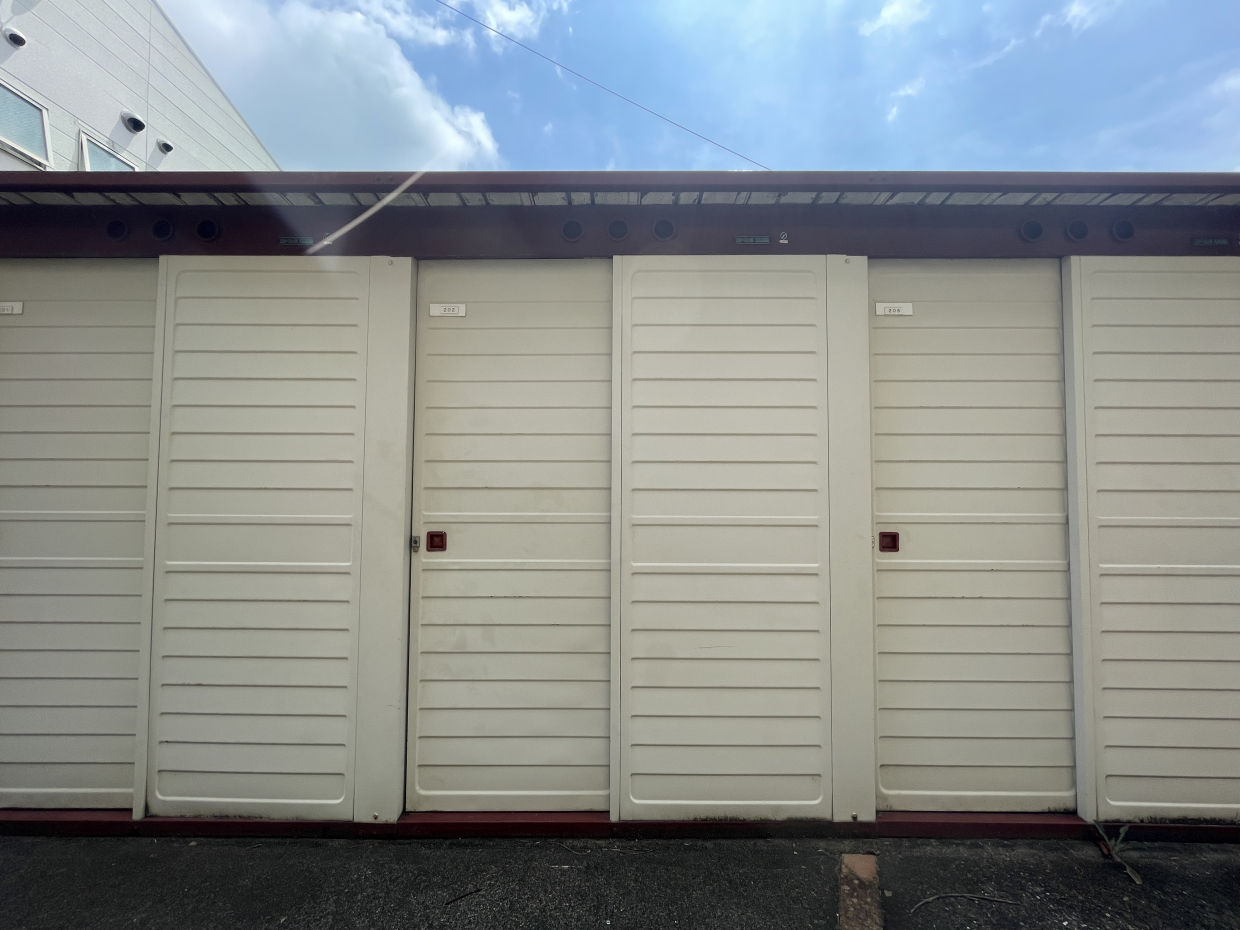 こちらが外の物置。引っ越しで荷物が入りきらなかったら一旦ここにしまっちゃおう