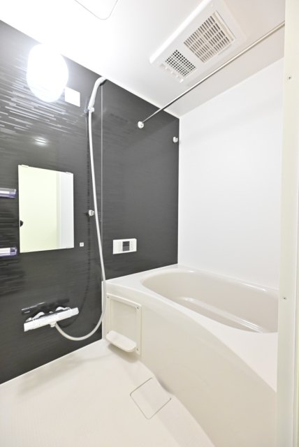 浴室乾燥機付きのお風呂なので、洗濯物はこちらで。