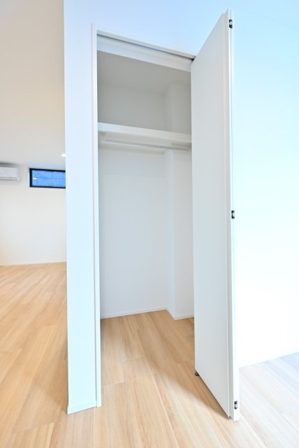 玄関入って正面にクローゼットが隠れています。