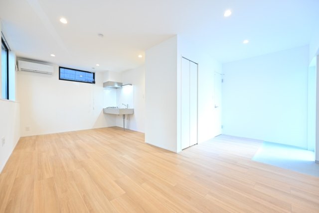 光がたっぷり降り注ぐ気持ちの良い空間です。