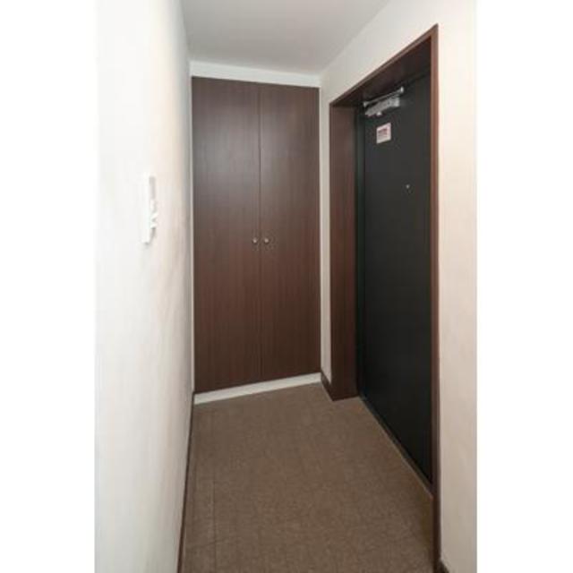 玄関すぐにシューズボックスもあります。大きい〜！※写真は同タイプ住戸です。